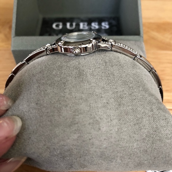 *SOLD*BNIB NWT Women’s Guess Dress Watch - Picture 6 of 8